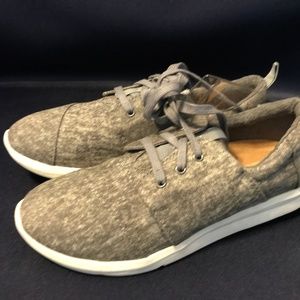 NWOB TOMS Women's Size 6 Gray Tie up Sneakers